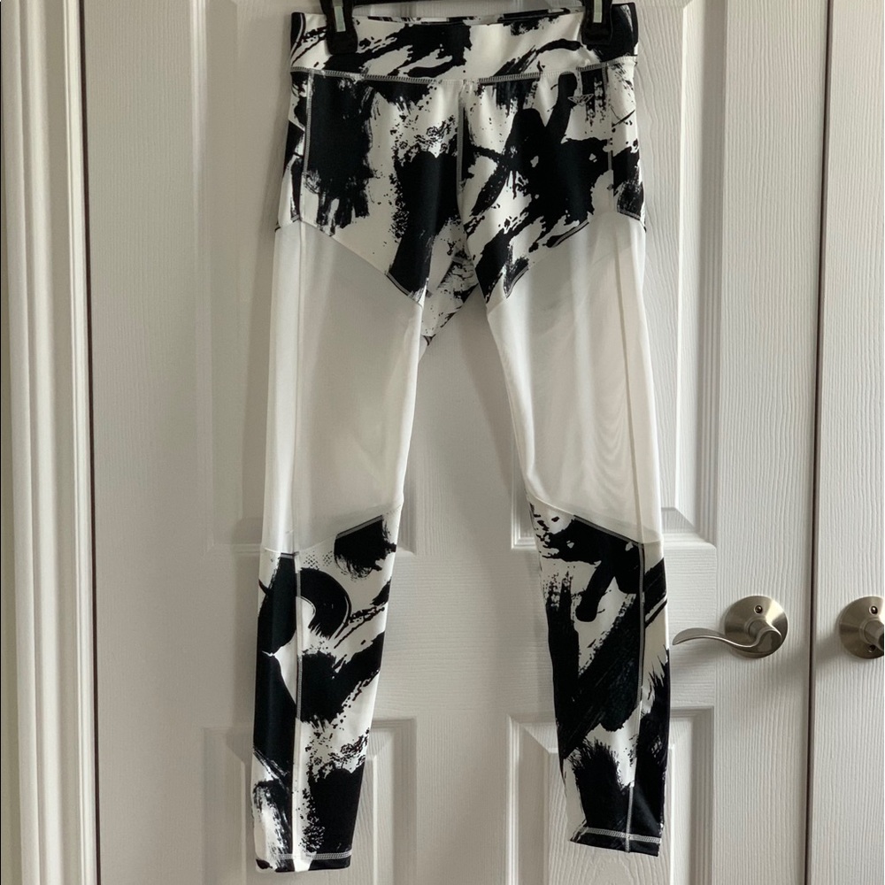 BLACK/WHITE LEGGINGS - Picture 2 of 2